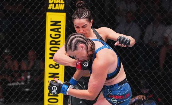 «Не выключила утюг»: фанаты UFC высмеяли убегающую девушку-бойца