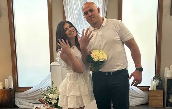Россиянка Марина Мохнаткина вышла замуж за тяжеловеса UFC Сергея Спивака